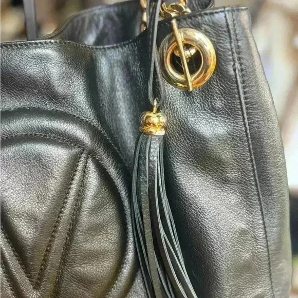 Valentino By Mario Valentino Vera signature leather shoulder bag. - Picture 14 of 14